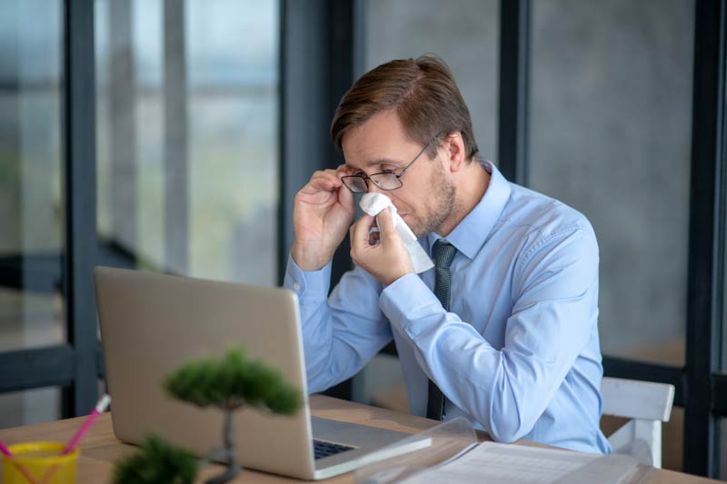 Office worker with allergies